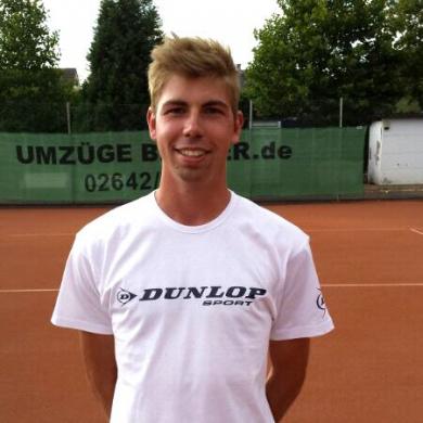 Romans Tennisschule Remagen Trainer Sebastian Riederauer